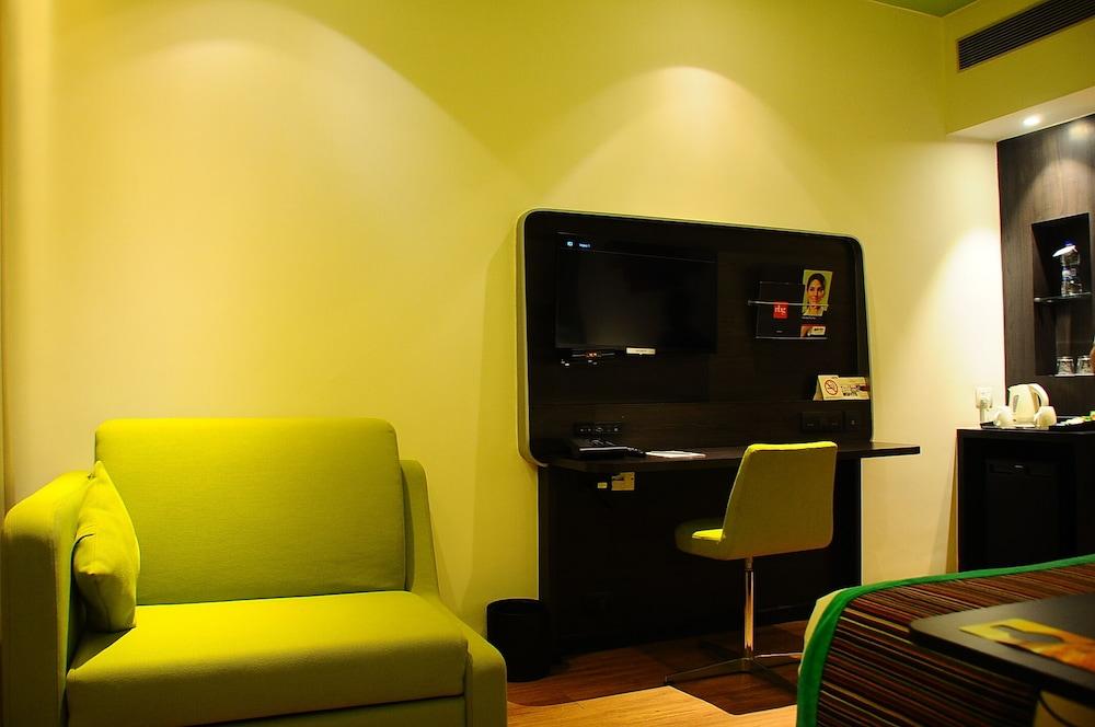 Park Inn By Radisson Gurgaon Bilaspur Манесар Екстериор снимка